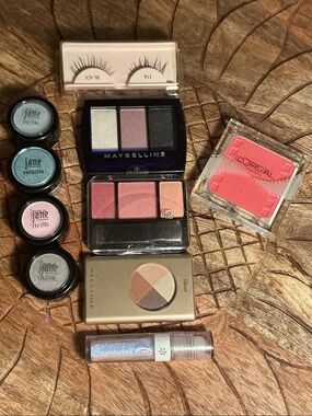 NEW Trio Eyeshadow Palette with Pink, Lilac, and Charcoal Shades Assorted Brands